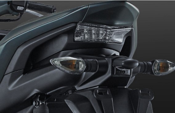 SPORTY-INTEGRATED REAR HANDLE GRIP